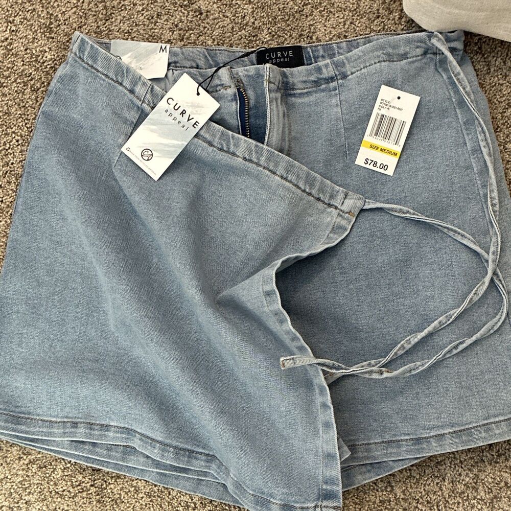 Curve Appeal Women's Light Wash Denim Bermuda Shorts Skirt Mid Rise 7" Insm 32"